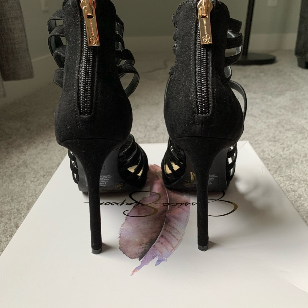Heels - Picture 4 of 4